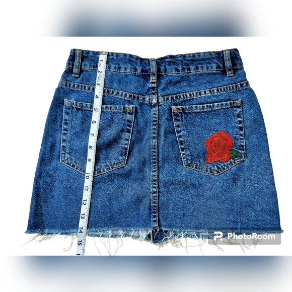 Zara Trafaluc Collection Demin Blue Red Mini Skirt Embroidered Roses Size XS - Picture 6 of 9